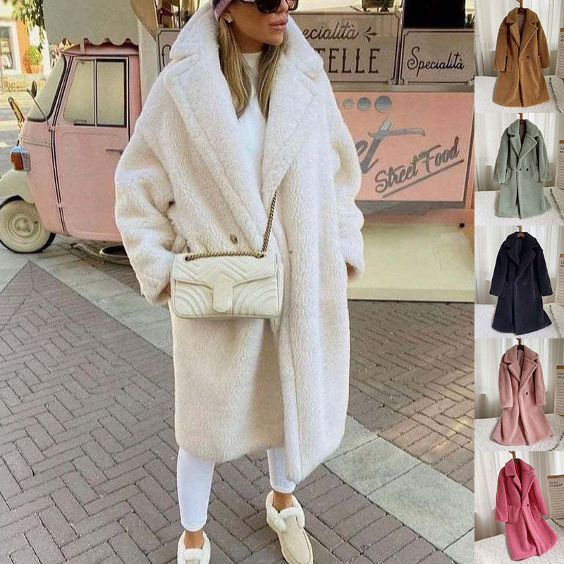 Manteau long en fausse fourrure avec revers et poches