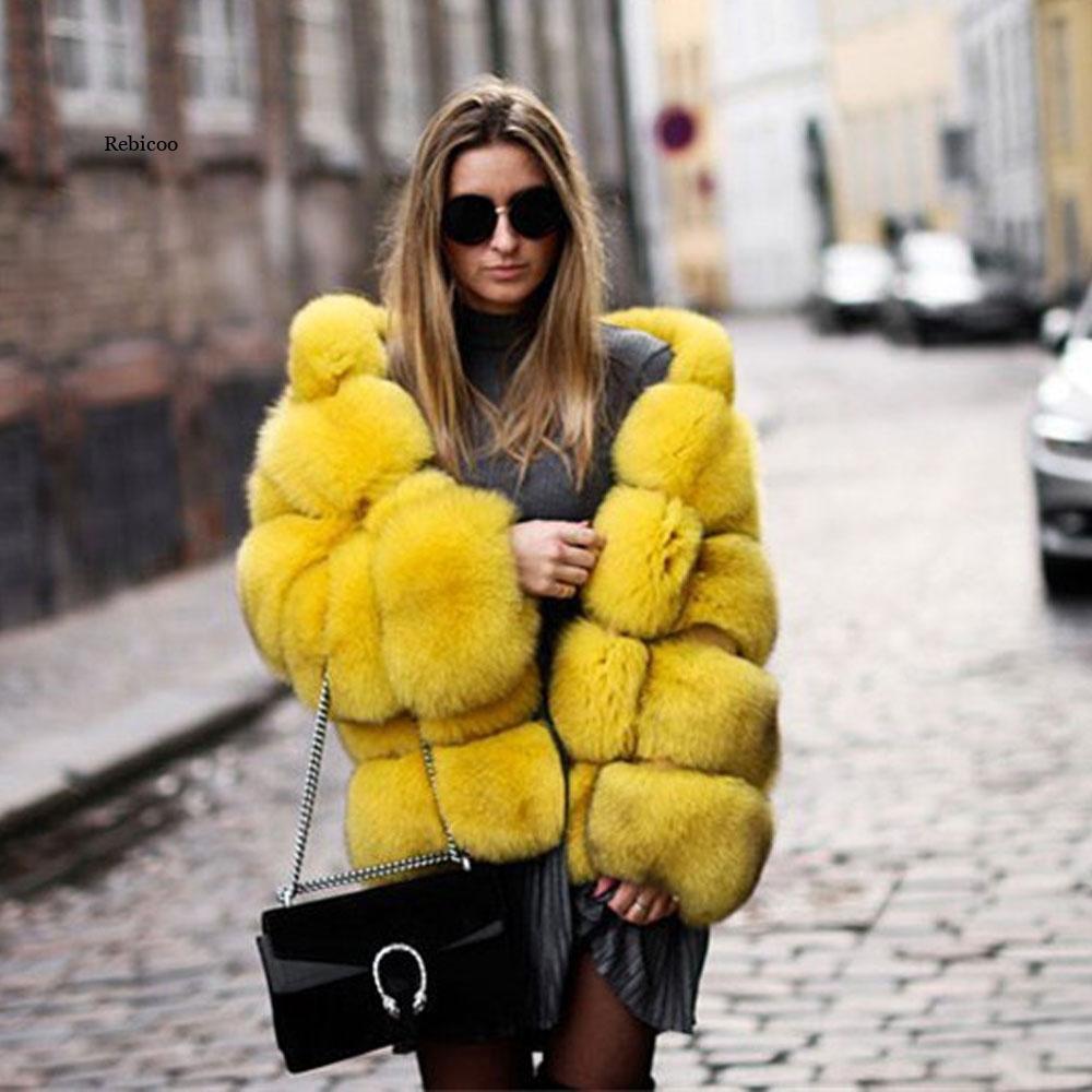 Veste d'herbe à fourrure à capuche minimaliste des femmes